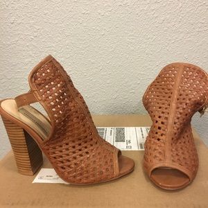 Chinese Laundry Largo woven sandal